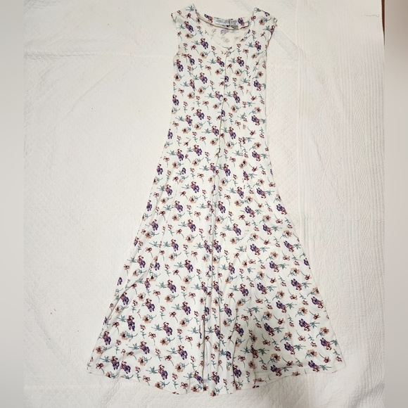 Carolyn Taylor Dresses & Skirts - Carolyn Taylor Floral Patterned Dress